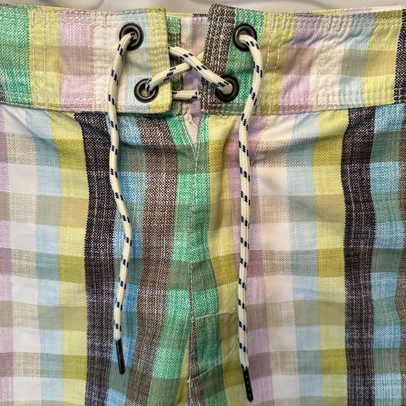 Tommy Bahama Men's 34x10 Plaid Board Shorts Trunks Cream Green Yellow Black - Picture 2 of 8